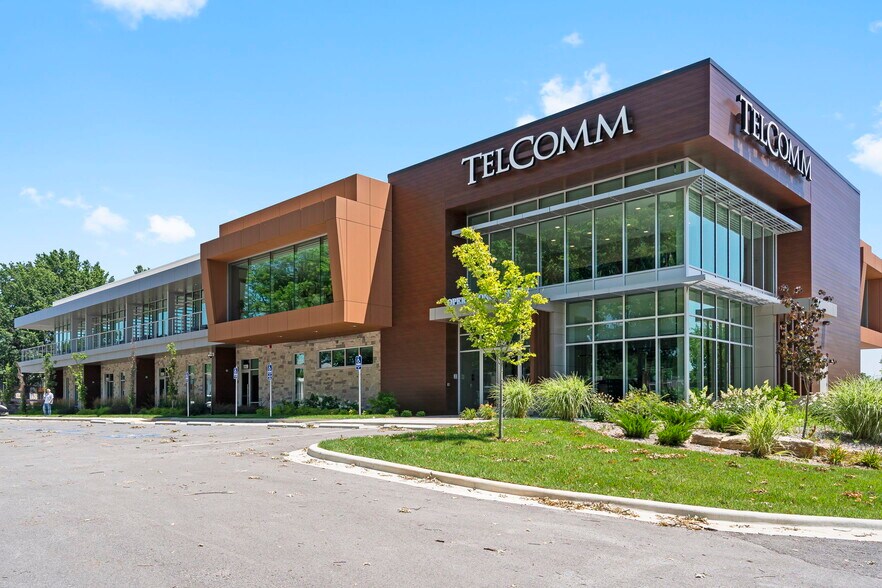 More Photos Of 1724 S Luster Ave, Springfield Office For Lease