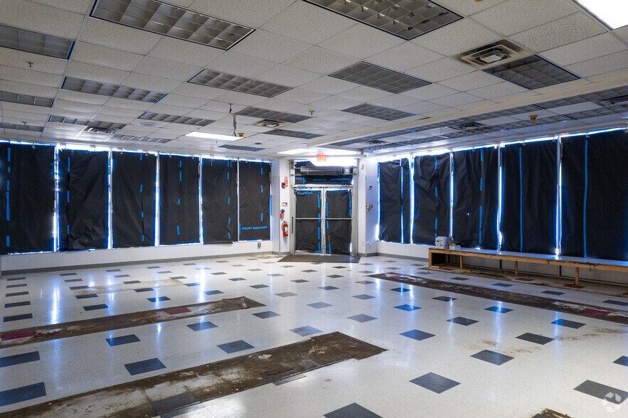 More Photos Of 1526-1596 Union Tpke, New Hyde Park Freestanding For Lease