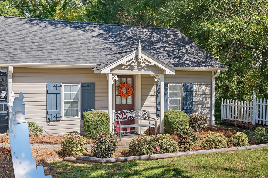 More Photos Of 19428 Zion Ave, Cornelius Office For Sale