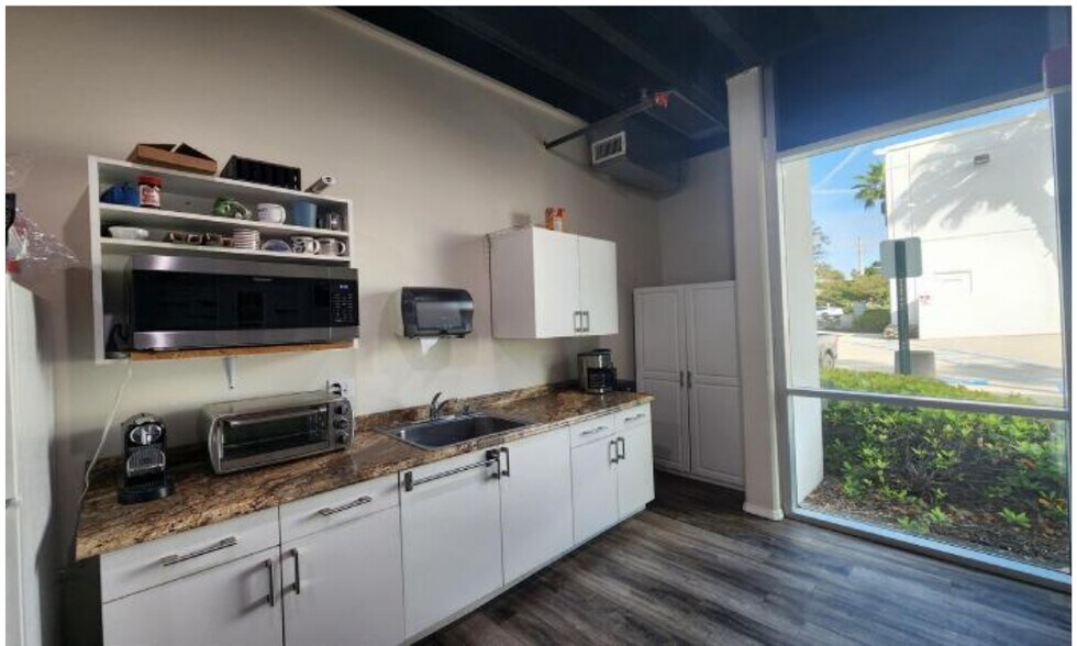 More Photos Of 4011 Avenida de la Plata Dr, Oceanside Manufacturing For Sale