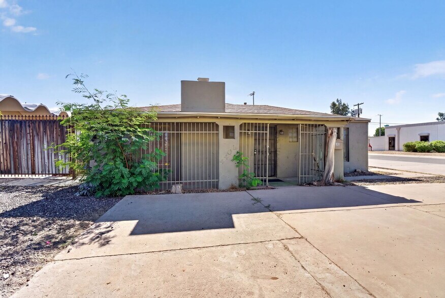 More Photos Of 4401 N 16th St, Phoenix Freestanding For Lease