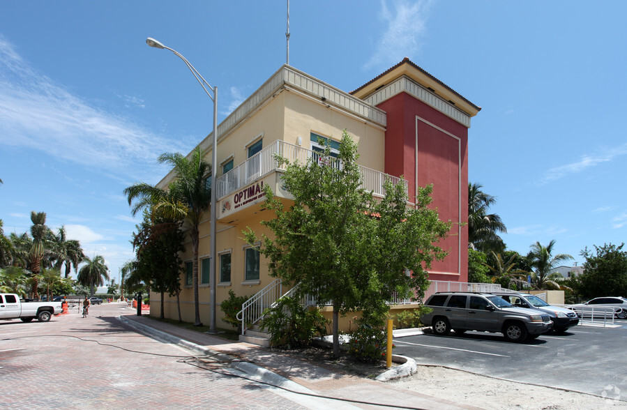 Primary Photo Of 201 N Ocean Dr, Hollywood Storefront Retail Office For Sale