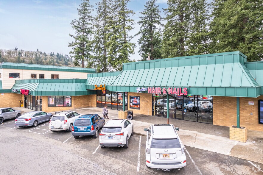 More Photos Of 901-999 SW Highland Dr, Gresham General Retail For Lease