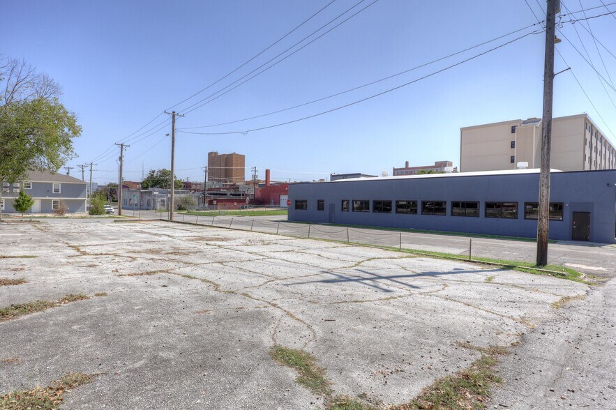 More Photos Of 102 S Wall Ave, Joplin General Retail For Lease