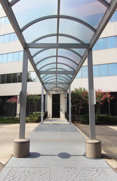 More Photos Of 1235 North Loop W, Houston Office For Lease
