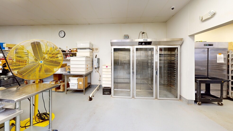 More Photos Of 911 E McMillan St, Cincinnati Storefront For Sale