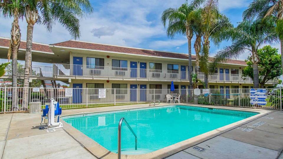 More Photos Of 5241 Olive Tree Ct, Bakersfield Hotel For Sale