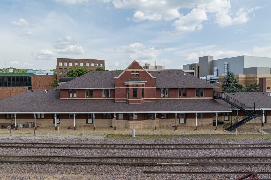 More Photos Of 112-142 S Riverfront Dr, Mankato Office For Lease