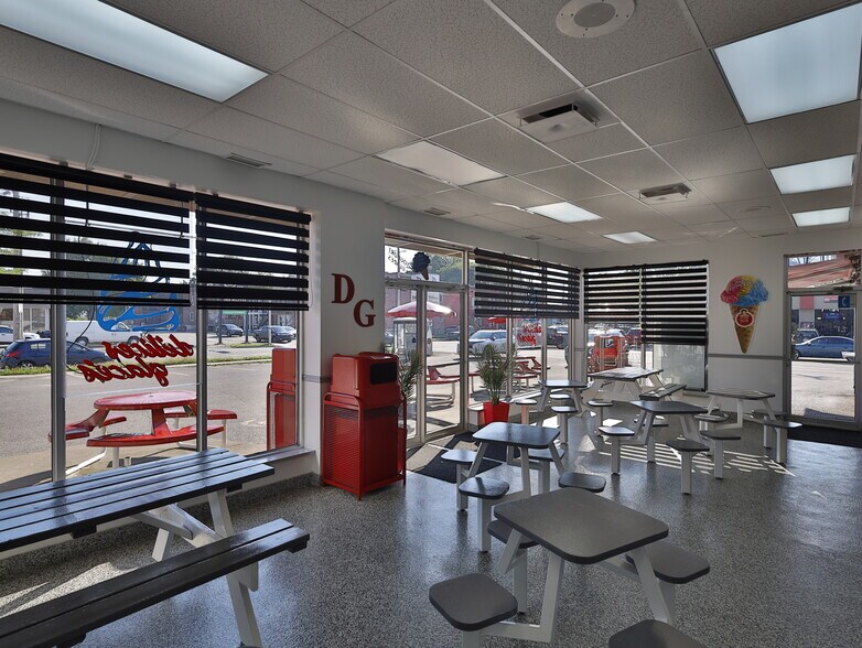 More Photos Of 859 Rue De La Vérendrye, Trois-Rivières General Retail For Sale