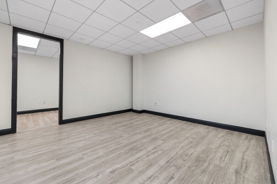 More Photos Of 17 S Briar Hollow Ln, Houston Office Residential For Lease