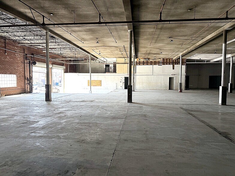 More Photos Of 2463 E 8th St, Los Angeles Manufacturing For Lease