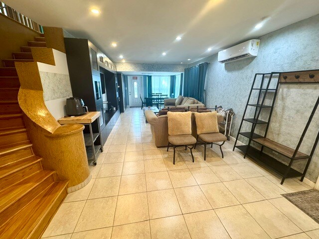 More Photos Of 300 Georgia St, Hollywood Apartments For Sale