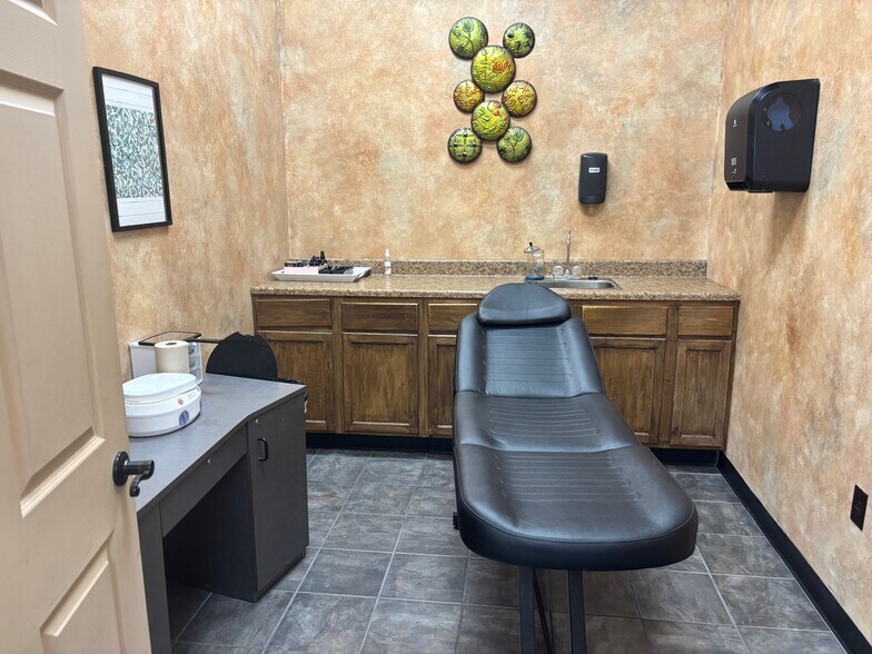 More Photos Of 434 S West St, Wichita Freestanding For Sale