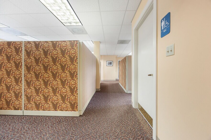 More Photos Of 828 Lynn Fells Pky, Melrose Office For Lease