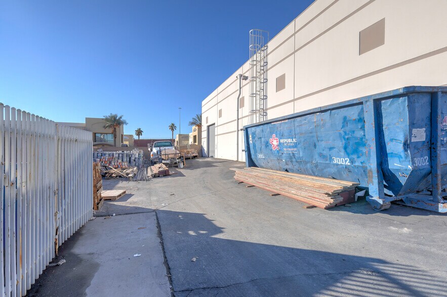 More Photos Of 4367 W Sunset Rd, Las Vegas Warehouse For Sale