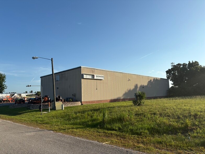 More Photos Of 5432 Constitutional Ave, Punta Gorda Warehouse For Lease