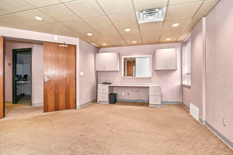 More Photos Of 5245 Schaefer Rd, Dearborn Medical For Sale