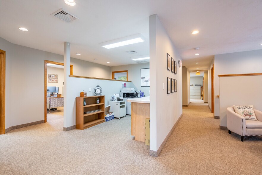 More Photos Of 415 Main St, Spencer Office For Sale