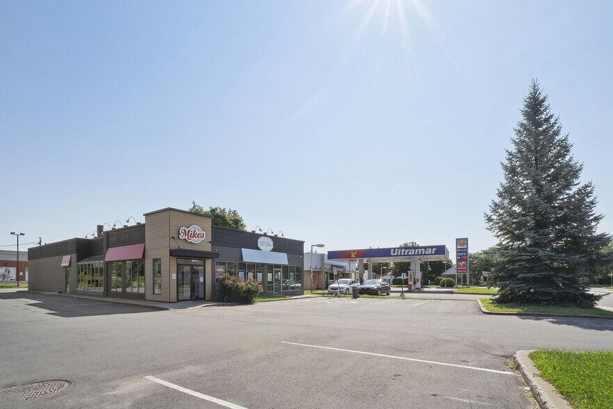 More Photos Of 80-90 Rue Quévillon, Varennes Convenience Store For Sale