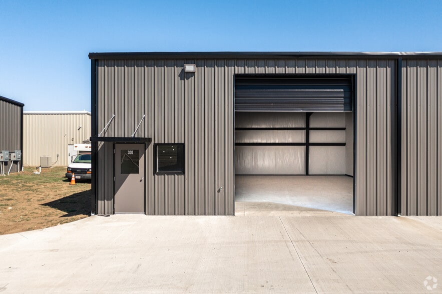 More Photos Of 4687 Johnson Ln, Argyle Warehouse For Lease