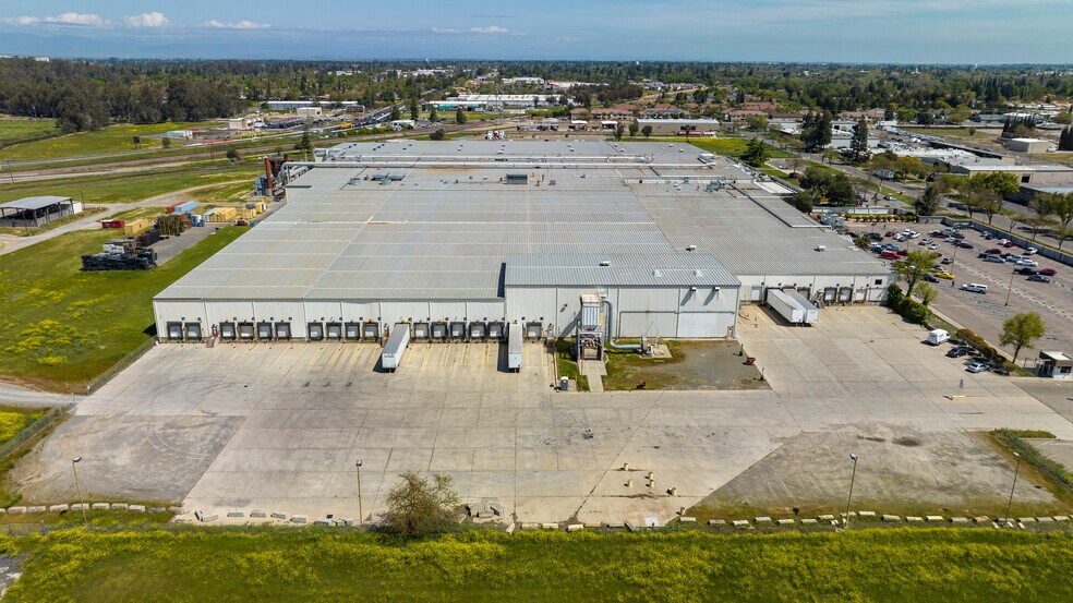 More Photos Of 2201 Cooper Ave, Merced Manufacturing For Lease