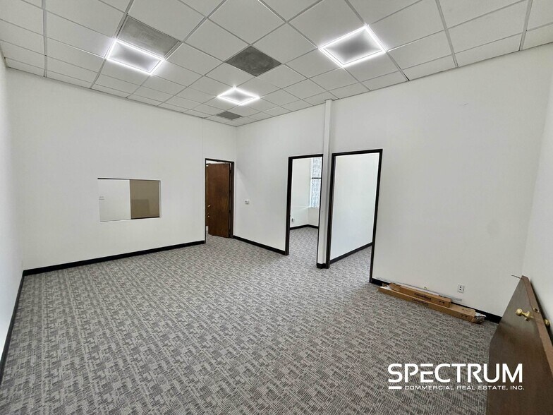 More Photos Of 17609 Ventura Blvd, Encino Medical For Lease