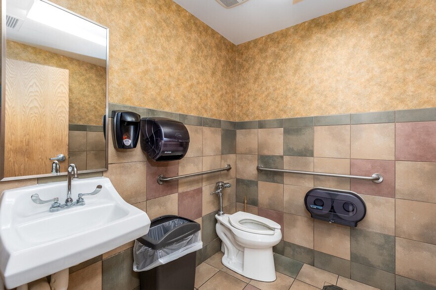 More Photos Of 237 Commercial St, Marseilles Fast Food For Sale