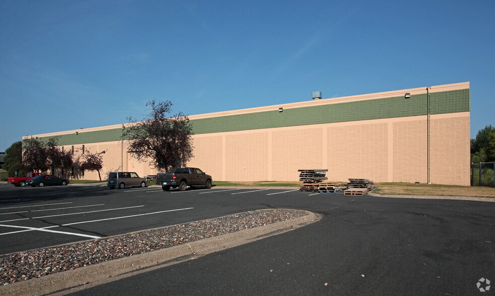 More Photos Of 2444 Enterprise Dr, Mendota Heights Warehouse For Lease