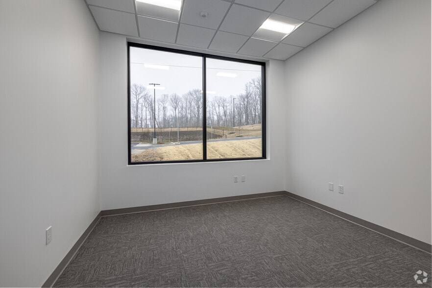 More Photos Of 1305 Furnace Rd, Linthicum Heights Distribution For Lease