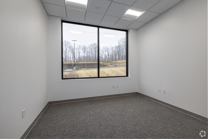 More Photos Of 1305 Furnace Rd, Linthicum Heights Distribution For Lease