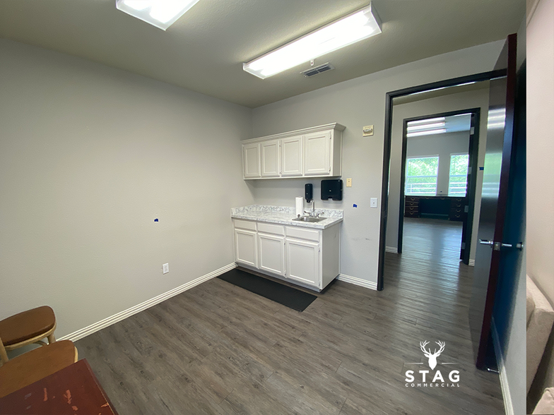 More Photos Of 3327 Colorado Blvd, Denton Medical For Lease