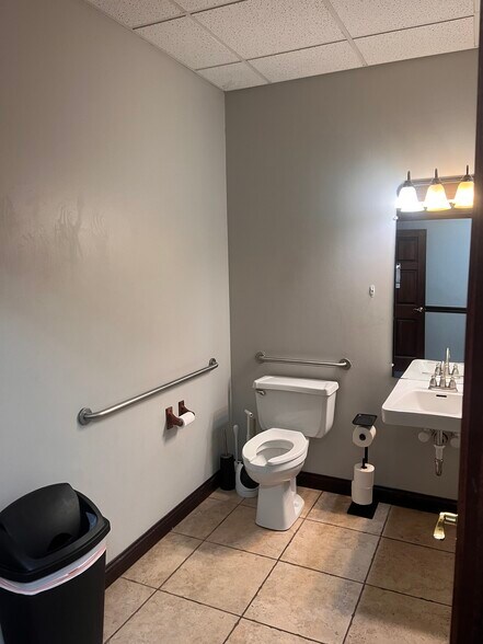 More Photos Of 2495 S Walnut Street Pike, Bloomington Office Residential For Lease