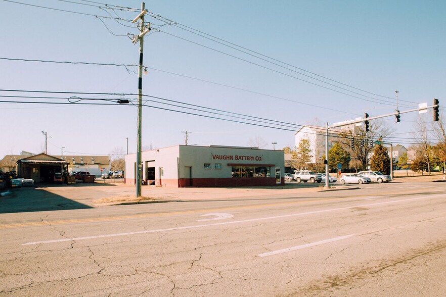 More Photos Of 601 S School Ave, Fayetteville Auto Repair For Sale