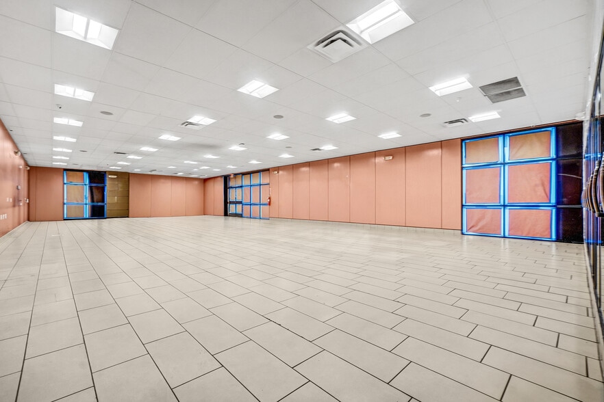 More Photos Of 6012 Edinger Ave, Huntington Beach Freestanding For Sale