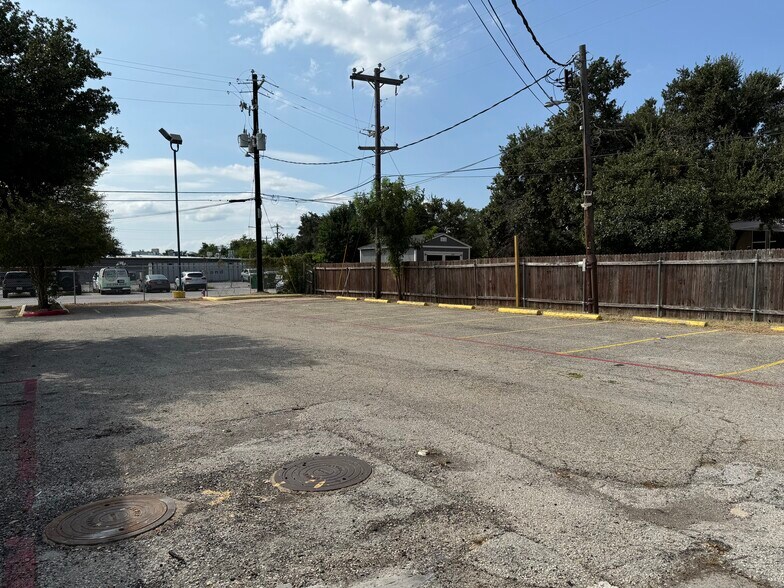 More Photos Of 315 N Bell Blvd, Cedar Park Restaurant For Lease