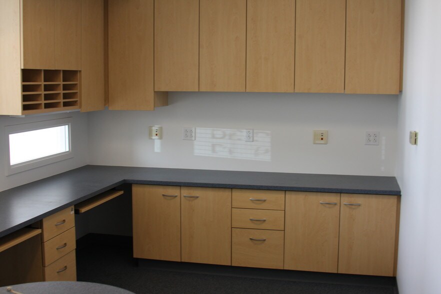 More Photos Of 108 Valley Dr, Elburn Storefront For Lease