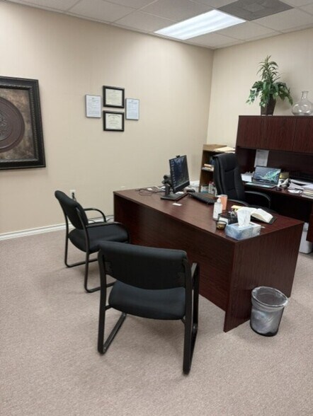 More Photos Of 2915 S Sam Houston Pky E, Houston Unknown For Lease