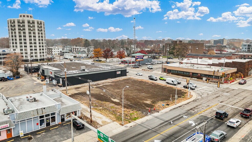 More Photos Of 401 S Neil St, Champaign Land For Lease