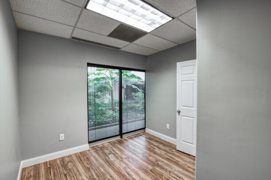More Photos Of 5200 Park Rd, Charlotte Office For Lease