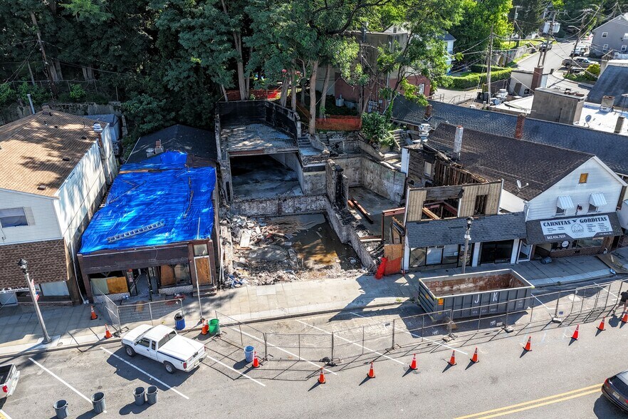 More Photos Of 154 Main St, Butler Storefront Retail Office For Sale