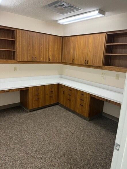 More Photos Of 13910 Fivay Rd, Hudson Medical For Lease