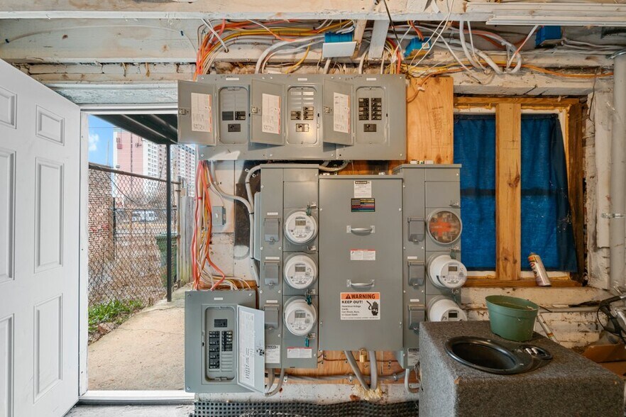 More Photos Of 2024 Saint Paul St, Baltimore Apartments For Sale