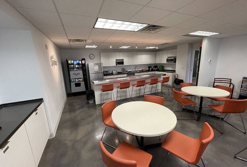 More Photos Of 7900 Tanners Gate Ln, Florence Office For Lease