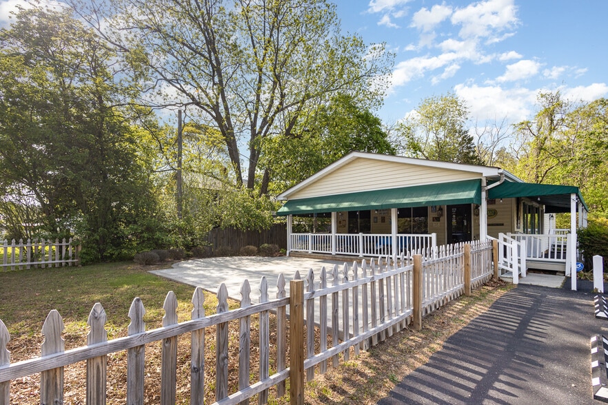 More Photos Of 15220 Kings Hwy, Montross Restaurant For Sale