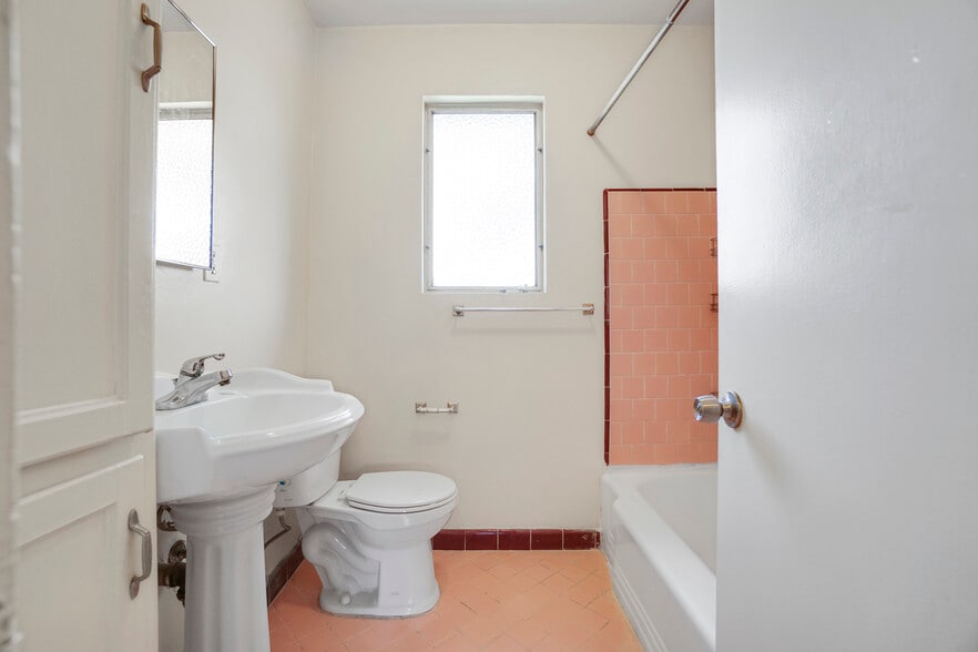 More Photos Of 6705 De Longpre Ave, Los Angeles Apartments For Sale