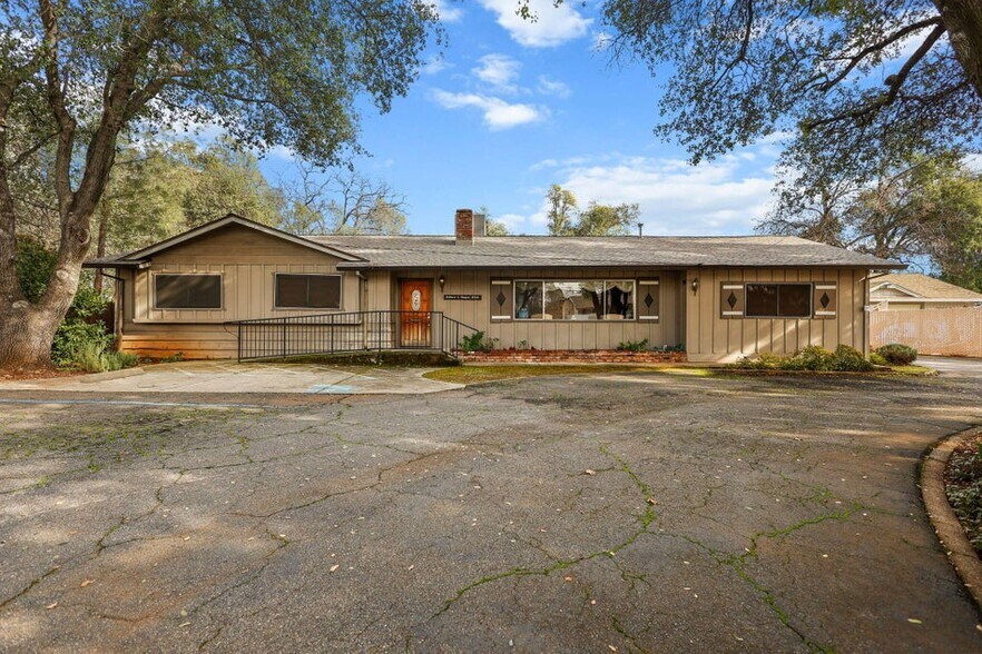 More Photos Of 2081 Victor Ave, Redding Office For Sale