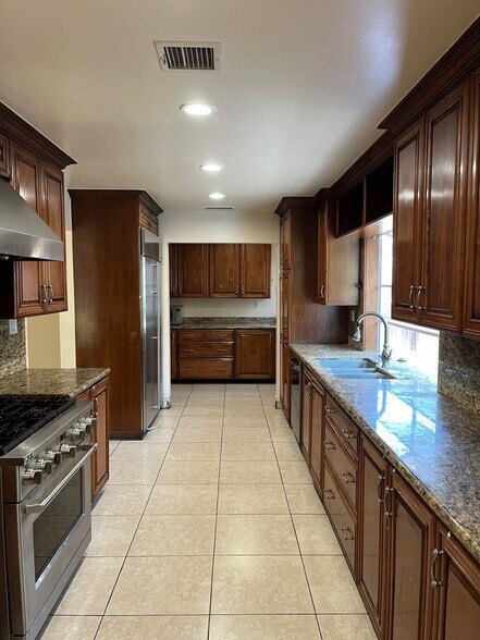 More Photos Of 8927 Sawyer St, Los Angeles Specialty For Sale