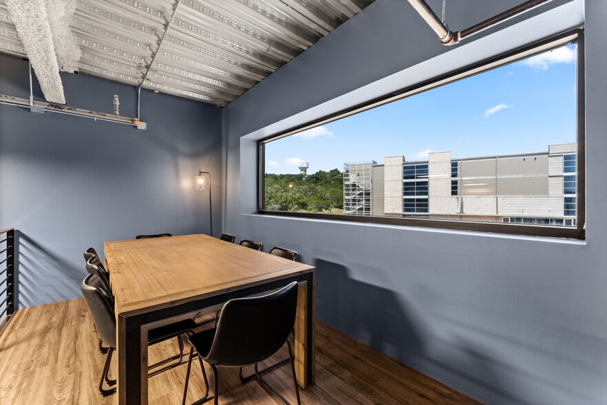 More Photos Of 4229 N FM 620 Hwy, Austin Showroom For Sale
