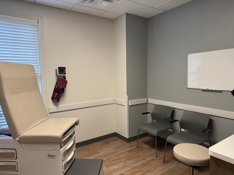More Photos Of 290 Heritage Walk, Woodstock Medical For Lease