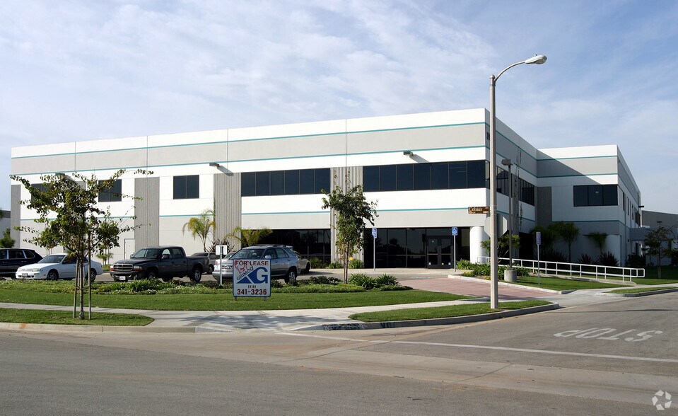 More Photos Of 301 Todd Ct, Oxnard Warehouse For Lease